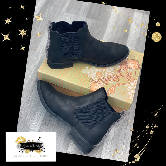 Very G Blake Bootie ~Black
